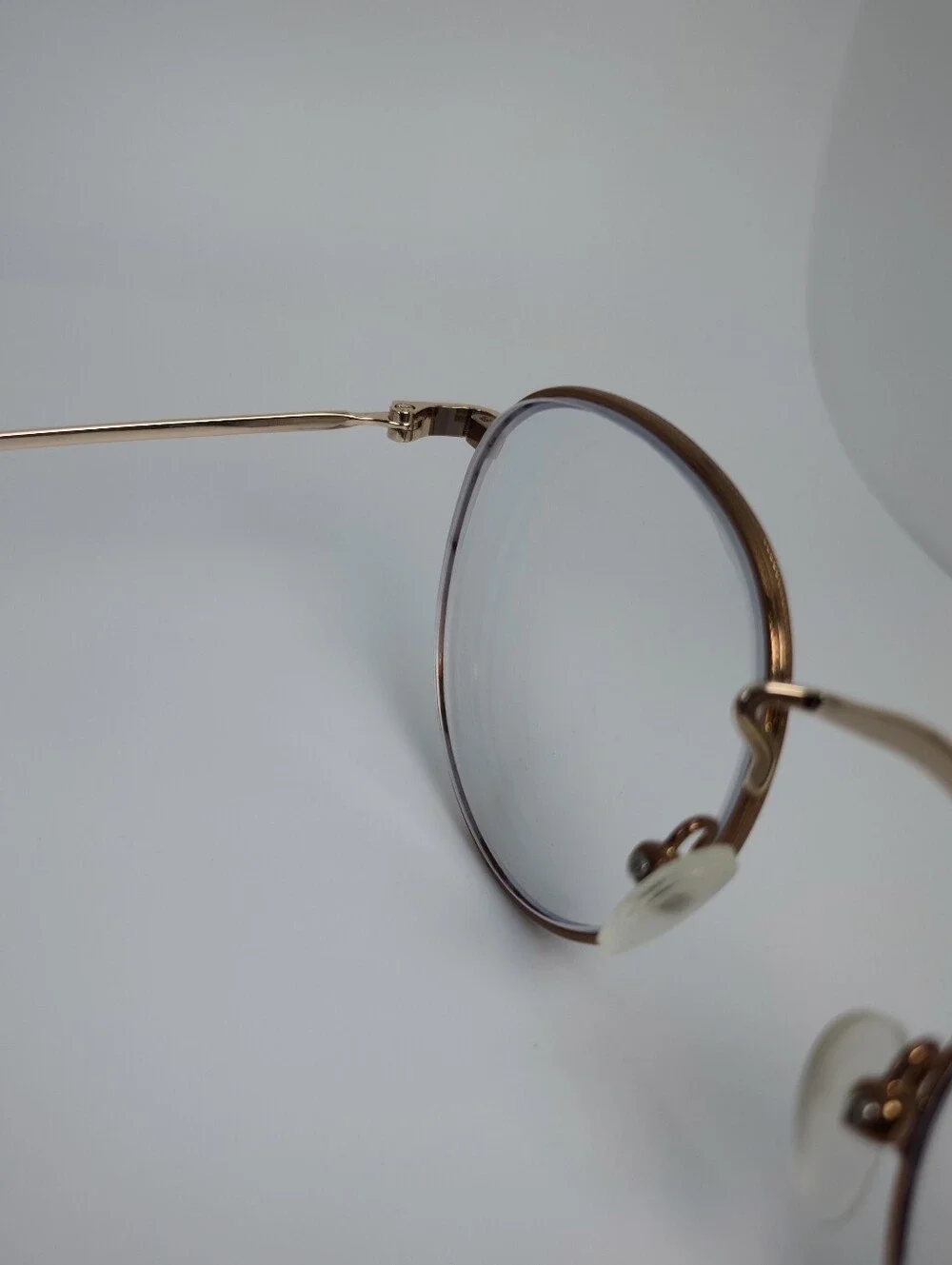 Daydream. Classic Round Metal Frame, Copper Eyewire. Gloss Gold Bridge, Temples.